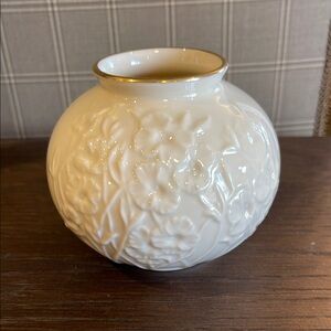 Lenox Ivory Floral Embosseds 3.5” vase, 14k gold trim